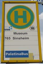 (150'127) - VRN/PalatinaBus-Haltestellenschild - Sinsheim, Museum - am 25.