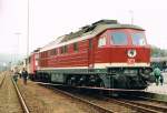Fahrzeugschau anl��lich des Bahnhofsfestes 1997 in Bestwig, hier mit 232 367-3.