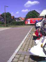 Heinkel Motorroller bei einem Treffen in Nonnenhorn am Bodensee - es waren auch Fahrzeuge aus Portugal dabei, im Juni 2003 - Diascan.
