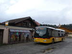 (268'406) - CarPostal Ouest - NE 112'589/PID 10'434 - Mercedes am 24. Oktober 2024 in La Brvine, Post