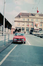 (D 064) - Aus dem Archiv: TN Neuchtel - Saurer/Saurer Trolleybus um 1975 beim Bahnhof Neuchtel