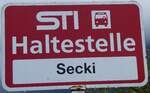 (266'949) - STI-Haltestellenschild - Uebeschi, Secki - am 13. September 2024 in Blumenstein, Tannenbhl