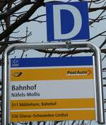 (231'970) - PostAuto-Haltestellenschild - Nfels-Mollis, Bahnhof - am 10.