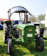 John Deere 820 Traktor in Autenried am 13.04.2014.